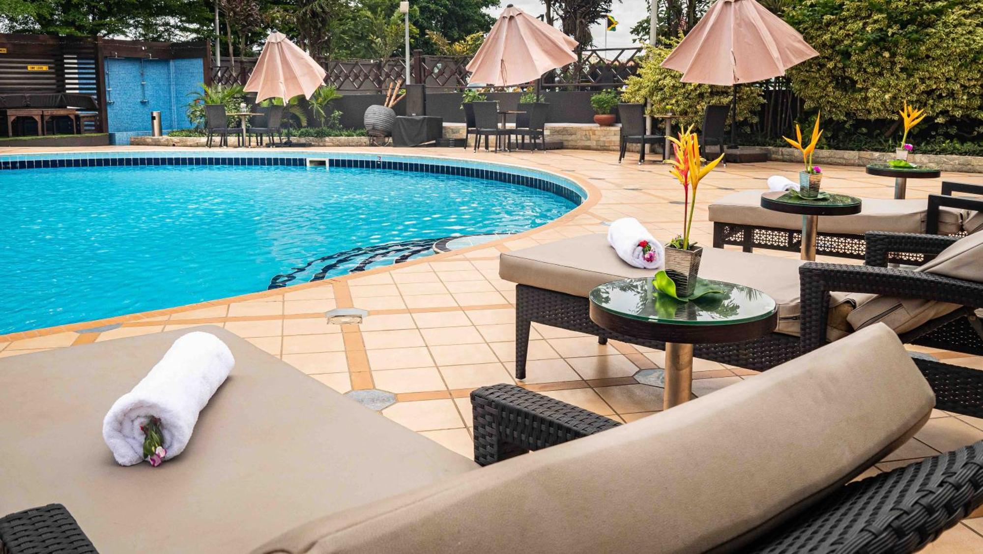 Oak Plaza Hotels East Airport Acra Exterior foto
